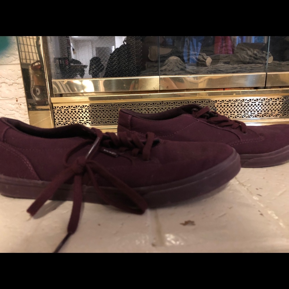 Women’s vans maroon color size 8.5